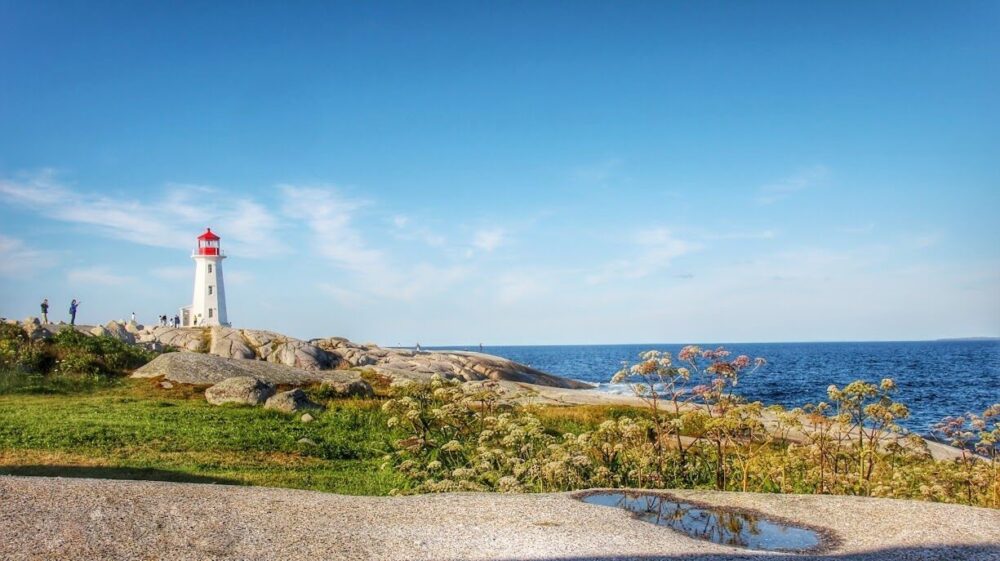 Bay Breeze Motel and Cottages image